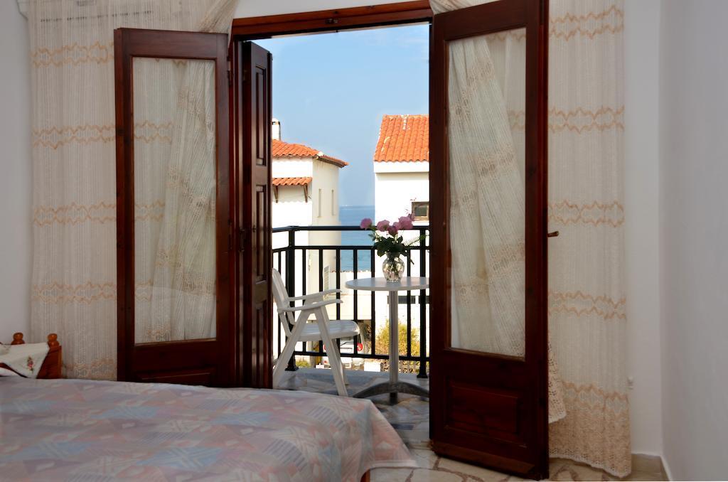 La Plage Hotel Kokkari Exterior photo